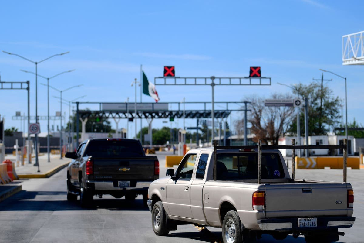Three US citizens arrested over people smuggling attempts at US-Mexico border