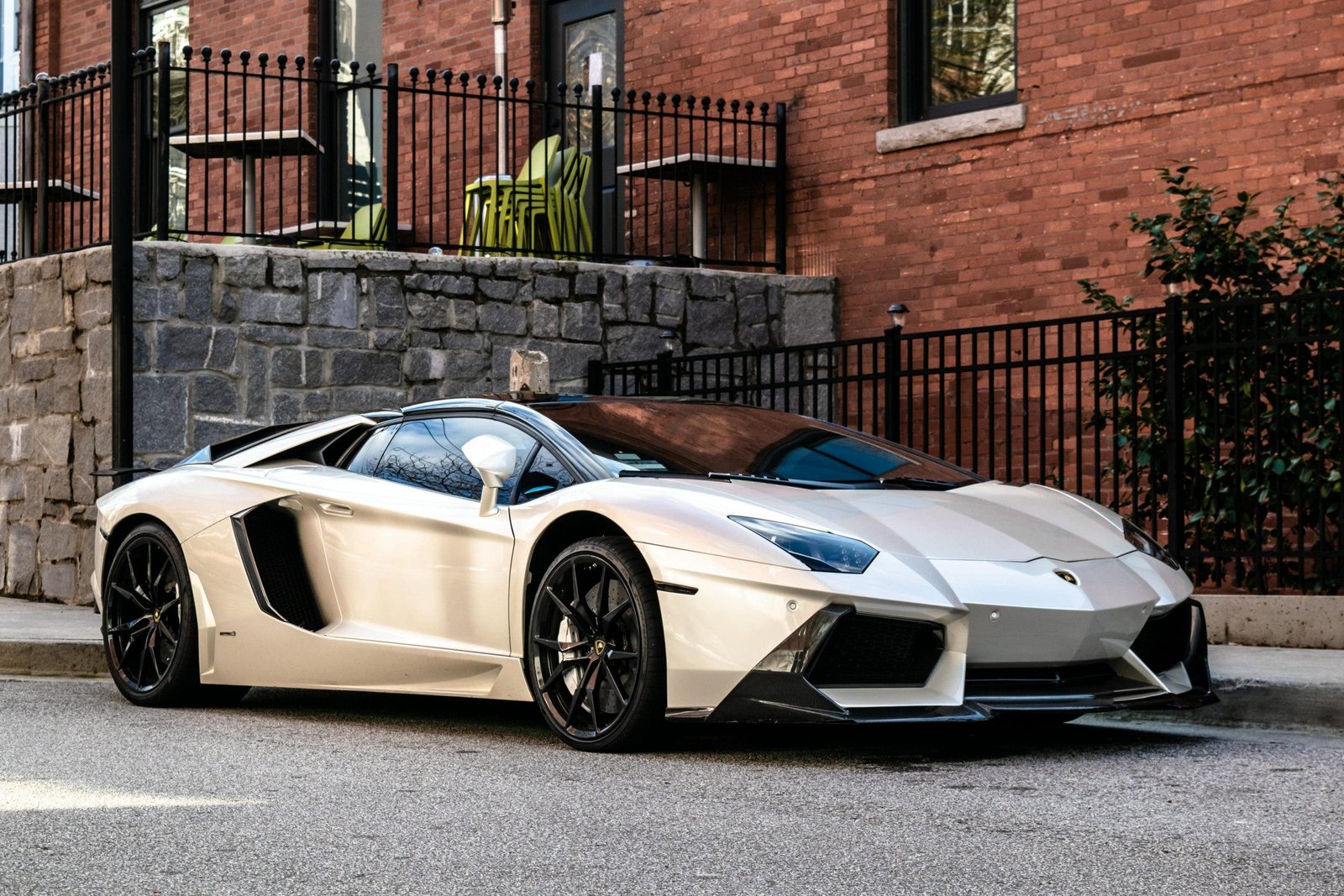 What to Consider Before Renting a Lamborghini For a Day