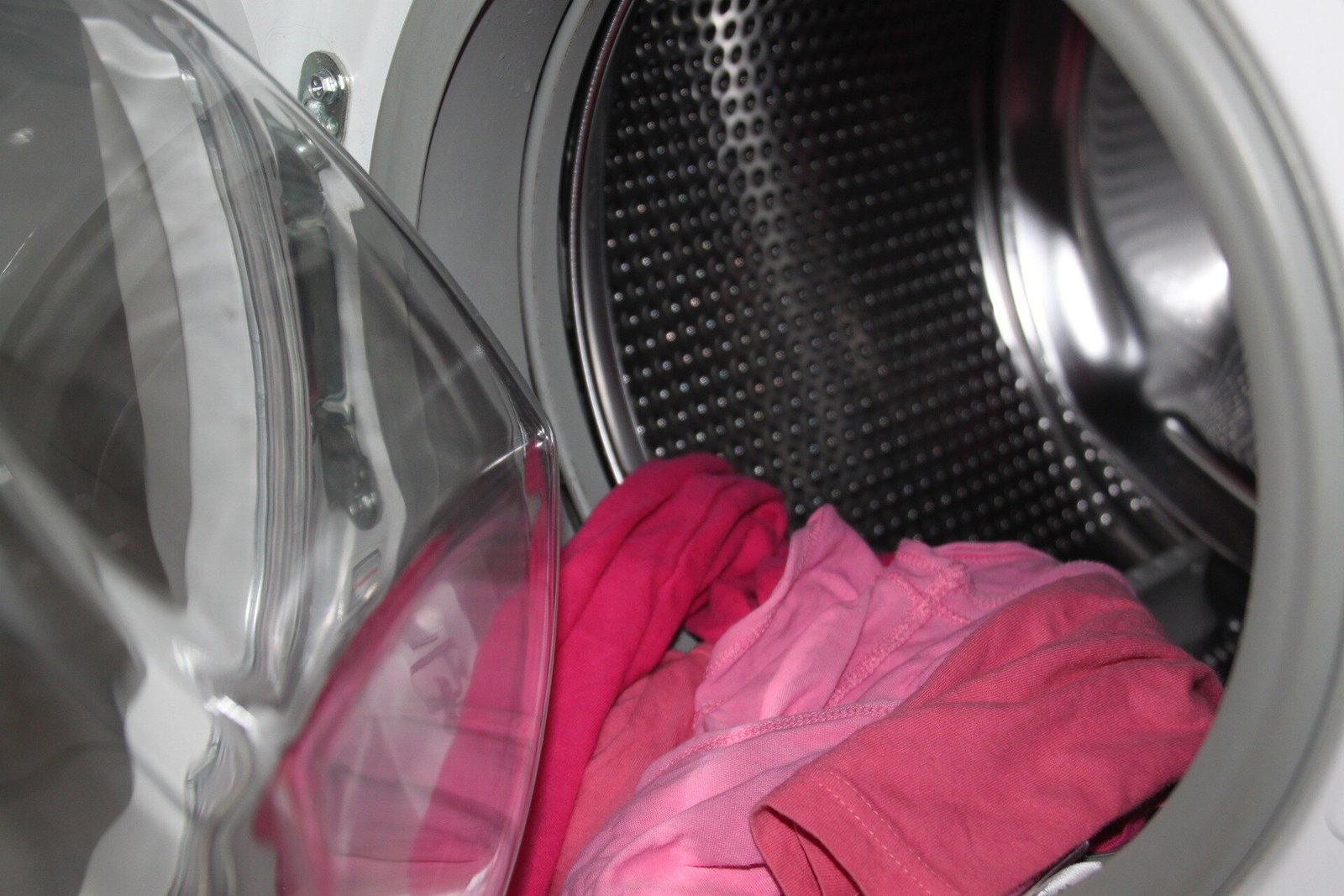 What washing machine settings can I use to make my clothes last longer?