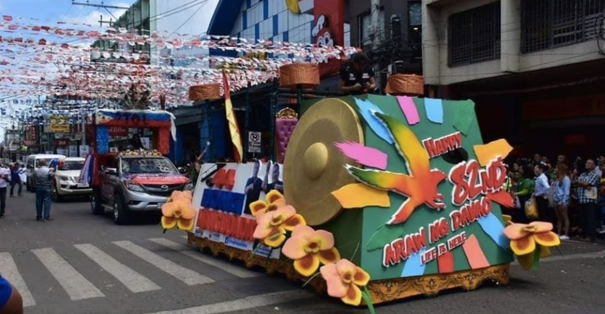Parada participants advised not to throw candies during parade