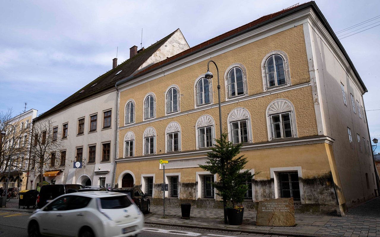 4 arrested for Nazi tribute outside Hitler’s birthplace in Austria