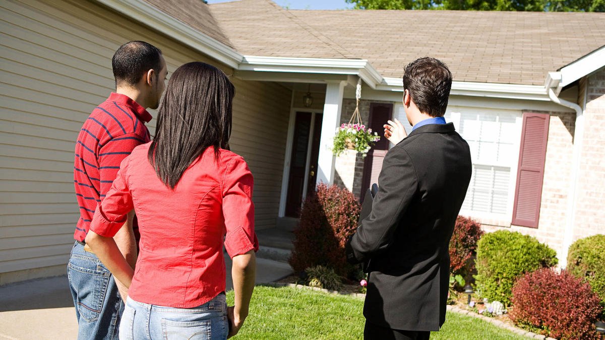 7 Ways People Destroy the Value of Their Homes According to a Real Estate Agent