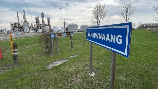 Aamjiwnaang First Nation says high chemical levels making members sick, calls for Sarnia facility shutdown