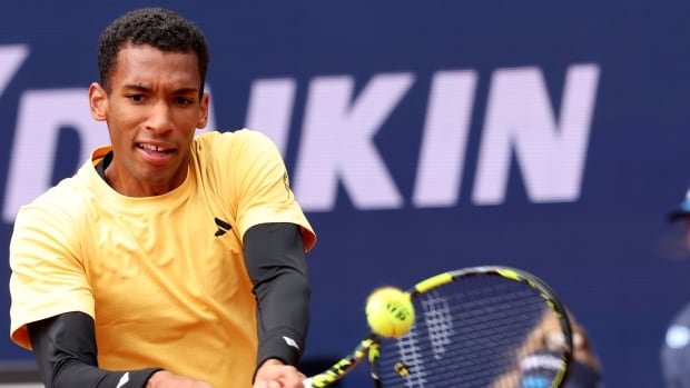 Canada’s Auger-Aliassime breezes into Munich quarterfinals with straight-sets win