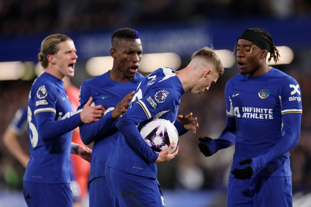 Chelsea Players Briefly Stop Embarrassing Everton In Order To Embarrass Themselves