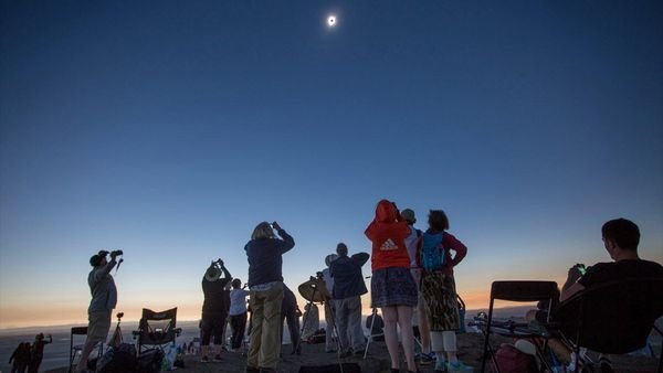 In and around totality the brief moments during a total solar eclipse when the moon fully hides the sun the sudden shift from light to darkness can profoundly change color perception