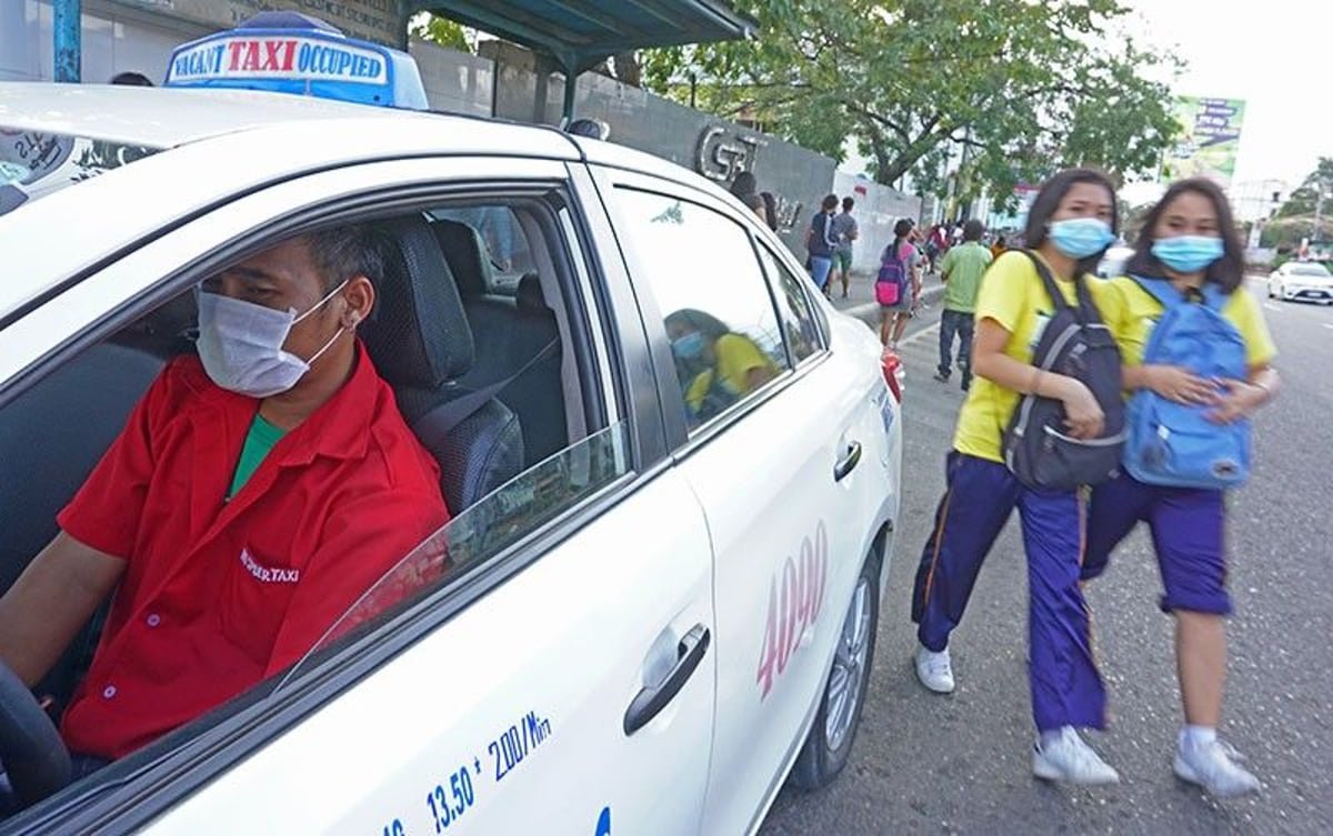 Davao City Mayor Duterte warns drivers over cab fare abuses