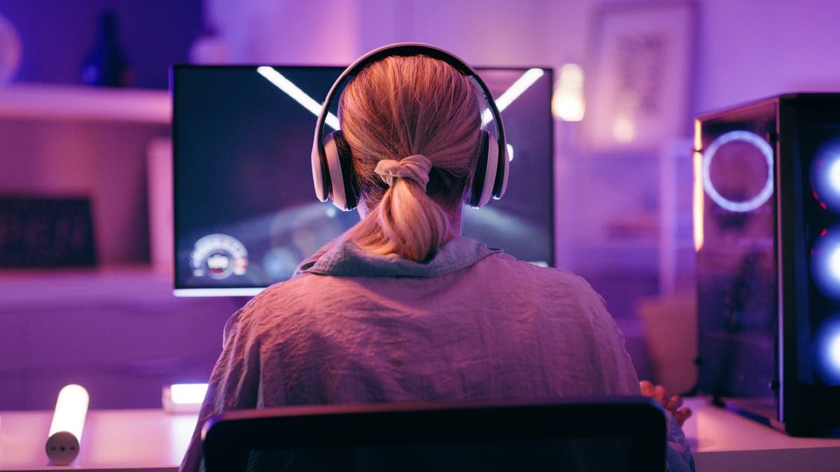 Female gamers facing sexual harassment rape threats and misogyny online