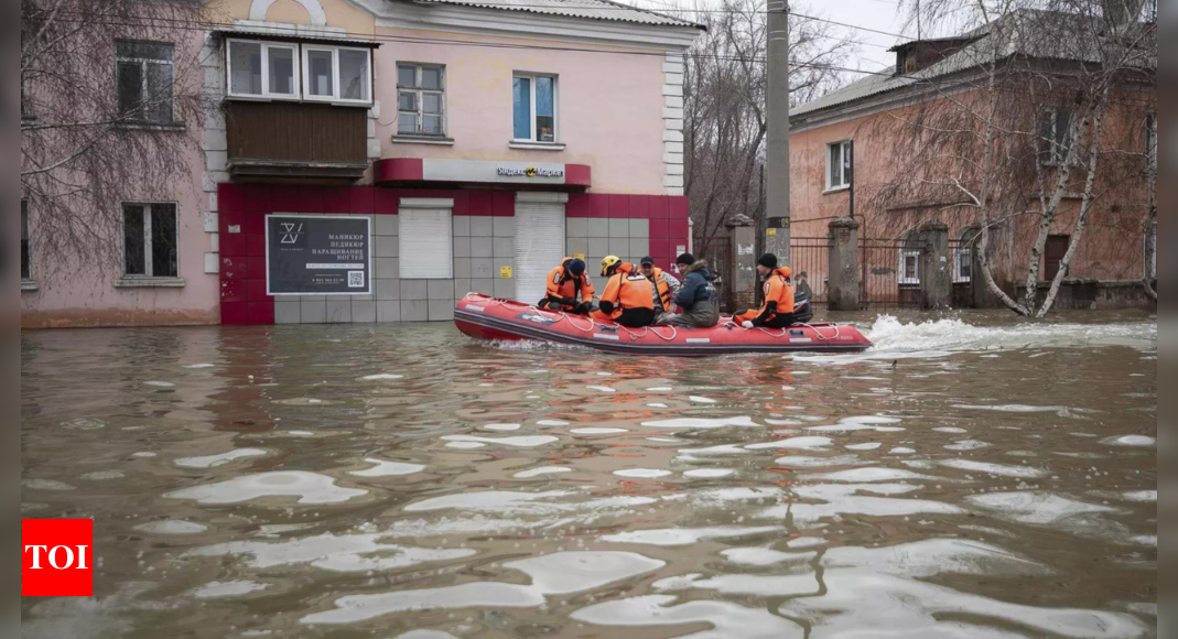 Flooding spreads in Russia putting thousands more at risk