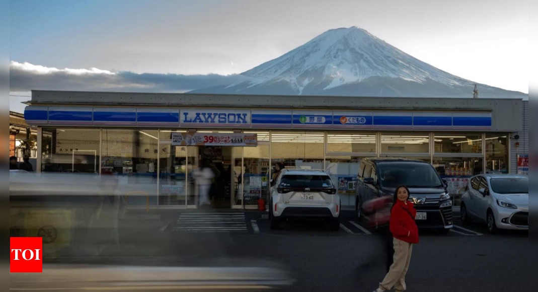Japan town to block Mount Fuji view because of troublesome tourists