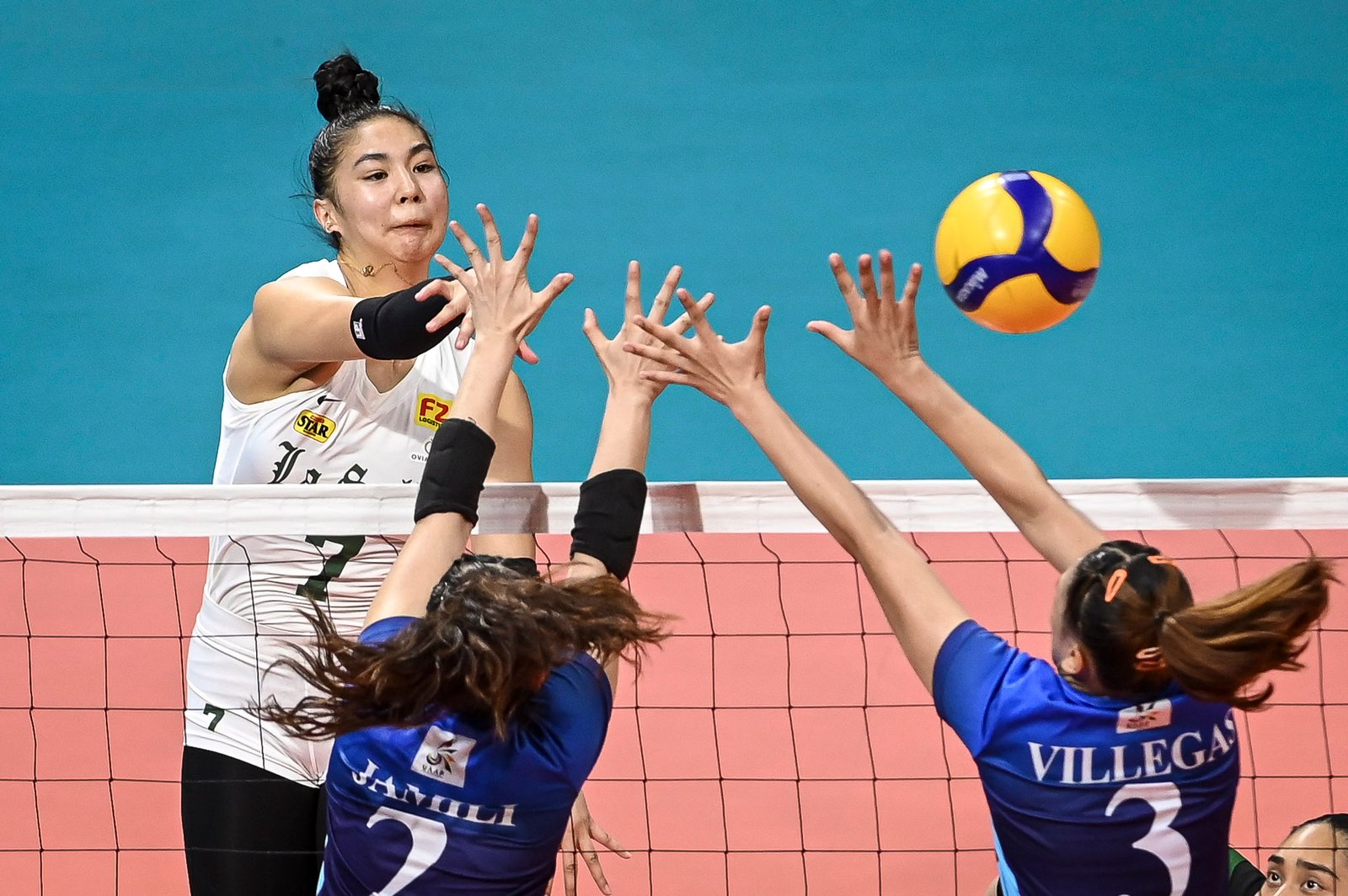 La Salle forces three-way tie on top in UAAP women’s volleyball