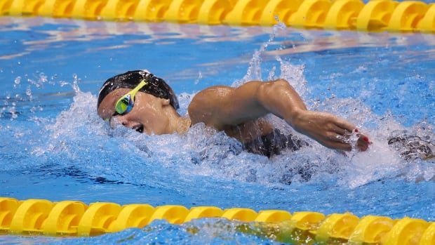 McIntosh overcomes stacked field to win women’s 100m free at Canadian Swimming Open