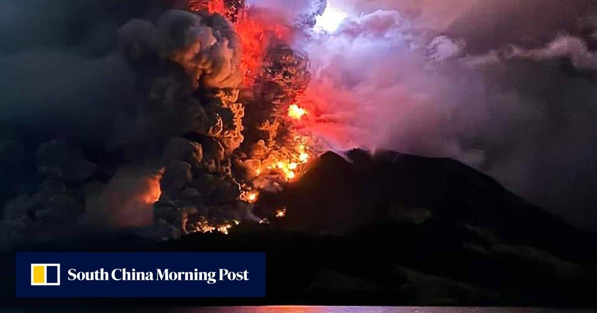 Mount Ruang eruption Indonesia evacuates thousands closes airport near volcano