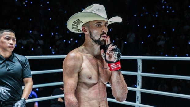 One-handed Calgary fighter wins Muay Thai championship debut