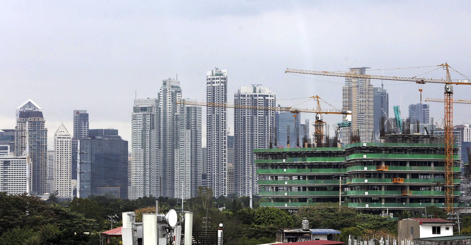 PH seen growing faster in 2024 but will not hit govt target