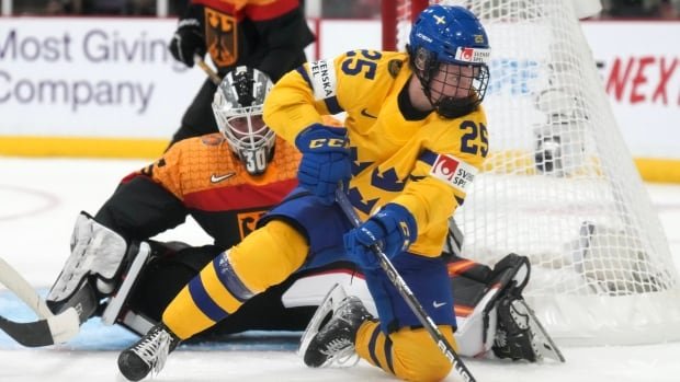 Sandra Abstreiter shuts out Sweden, helping Germany remain undefeated at women’s hockey worlds