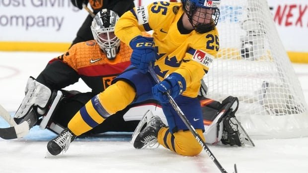 Sweden opens world women’s hockey championship with win over Denmark