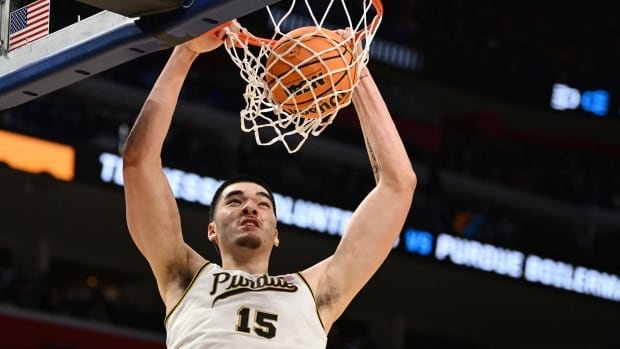 Toronto’s Zach Edey leads Purdue to 1st Final 4 since 1980 with career-high 40 points vs. Tennessee