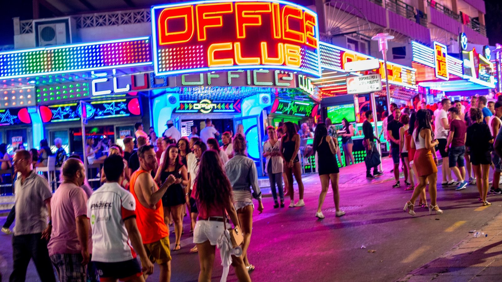 Two Brit tourists seriously injured after being assaulted by Magaluf bouncer in brutal attack