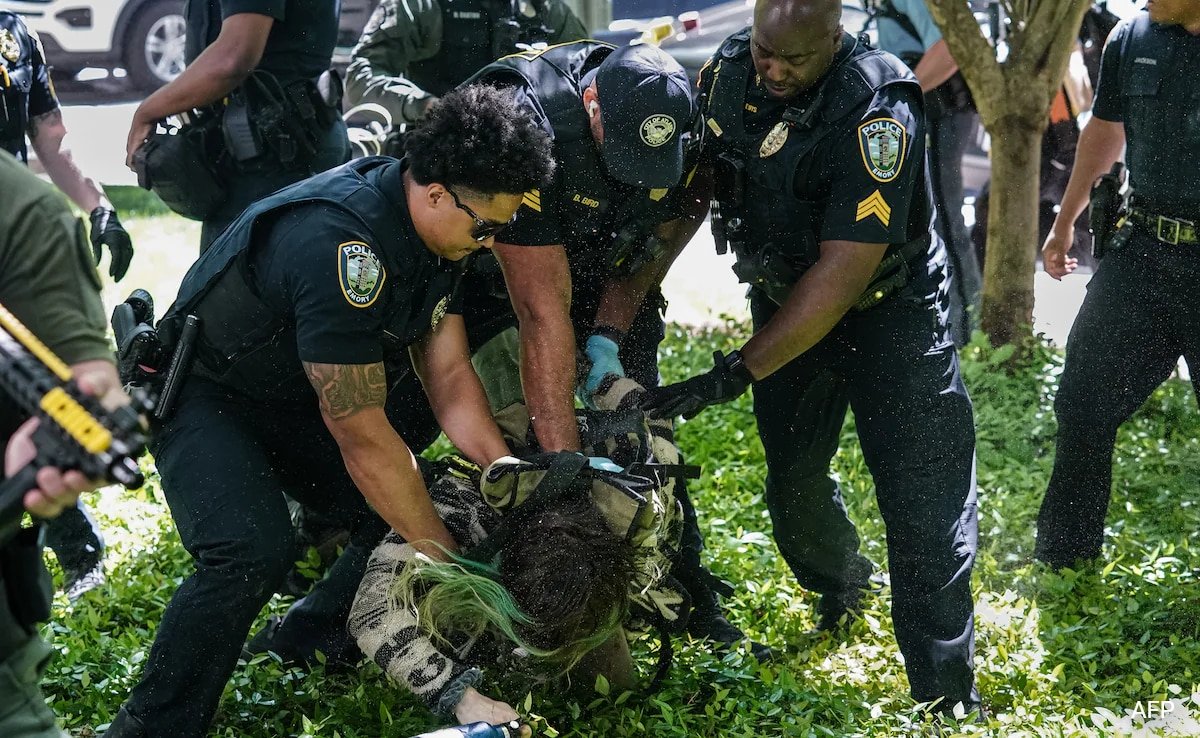 US University Turns Into War Zone As Police Respond To Anti Israel Protest