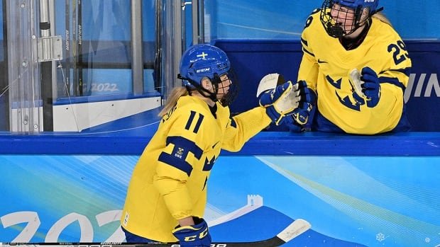 Undefeated Sweden beats Japan at women’s hockey worlds, clinches playoff spot