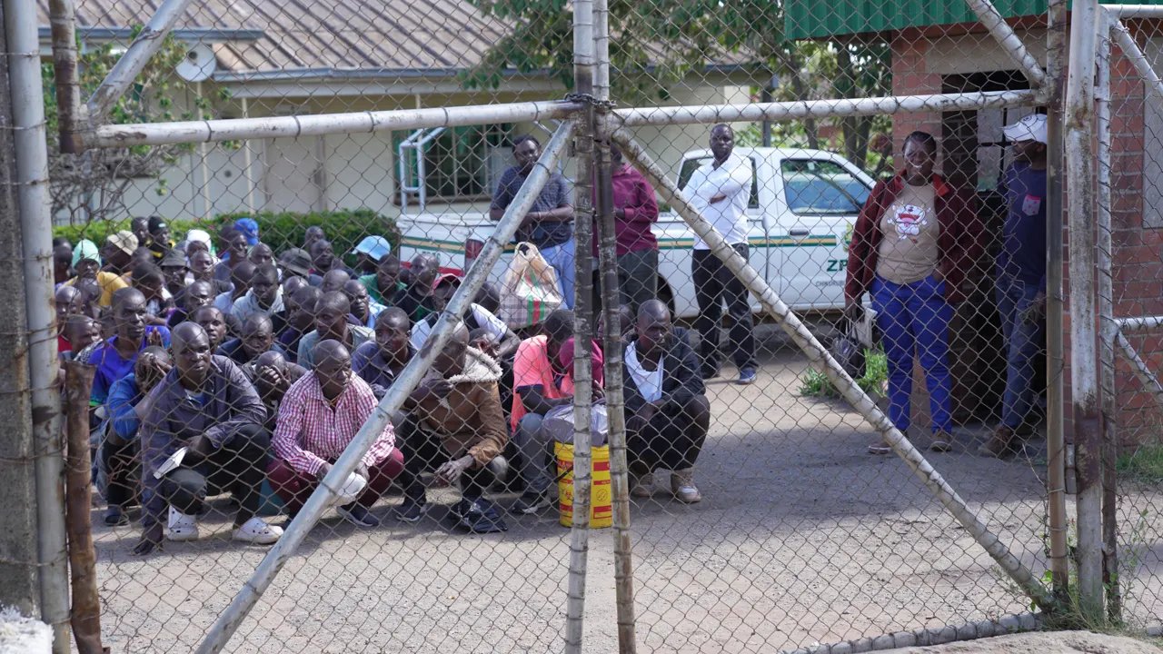 Zimbabwe grants clemency to over 4000 prisoners