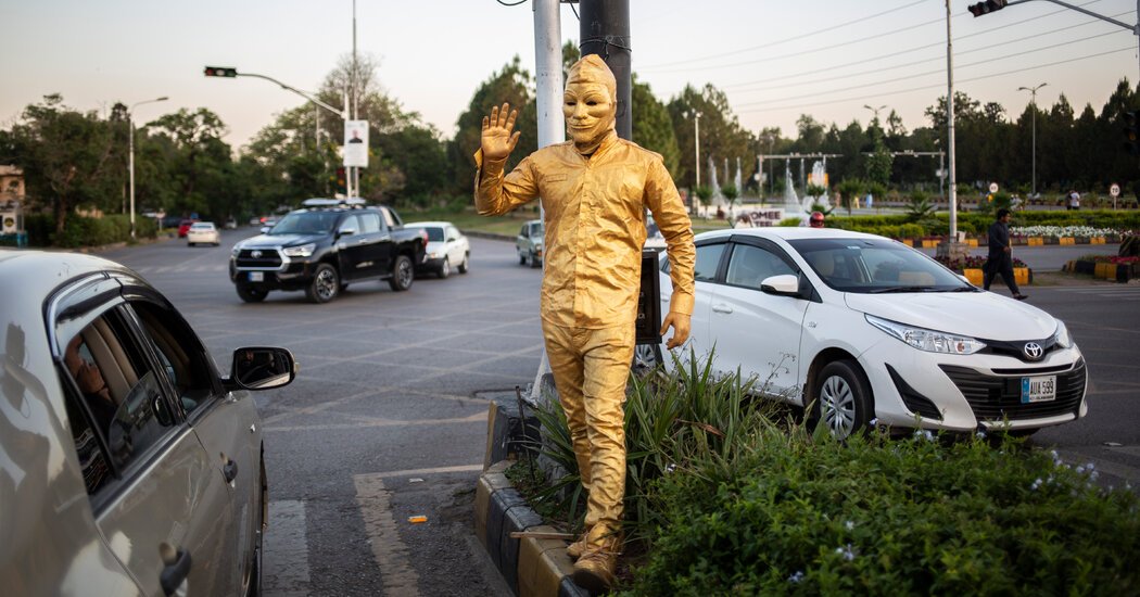 Are Those Mimes Spying on Us? In Pakistan, It’s Not a Strange Question.