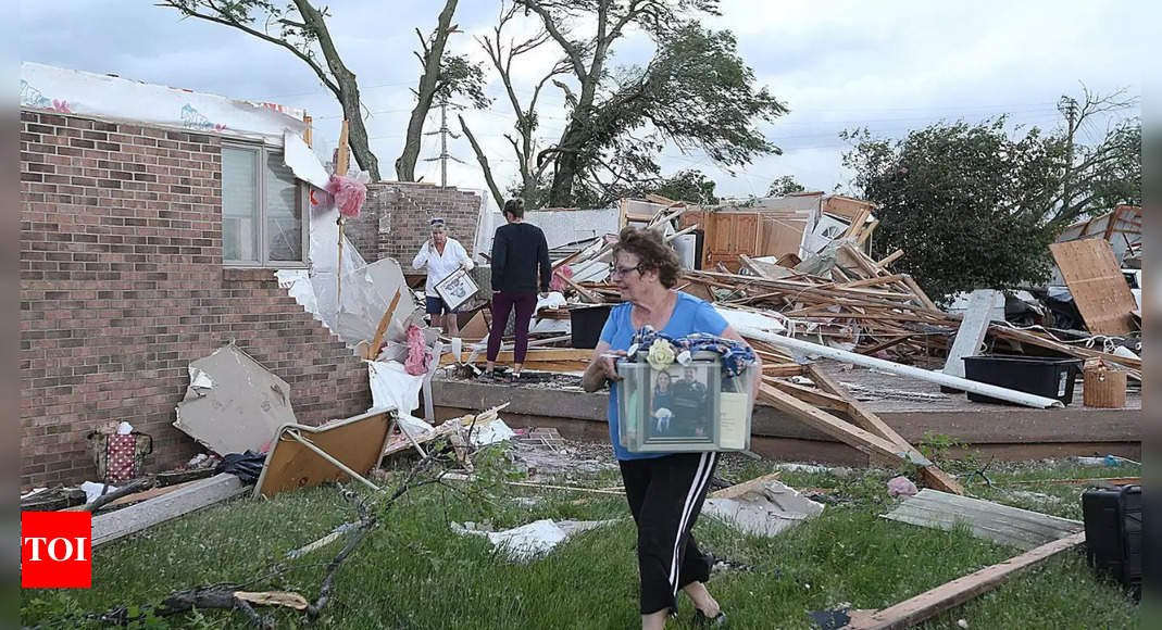At least 5 dead 35 injured as multiple tornadoes hit Iowa