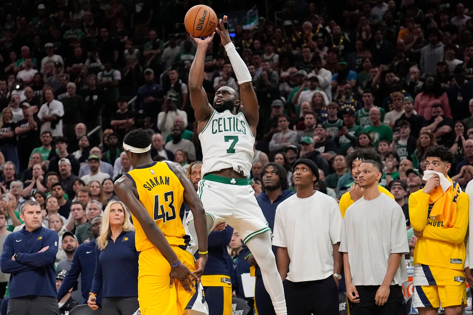Celtics escape Pacers in Game 1 of NBA Eastern Conference finals