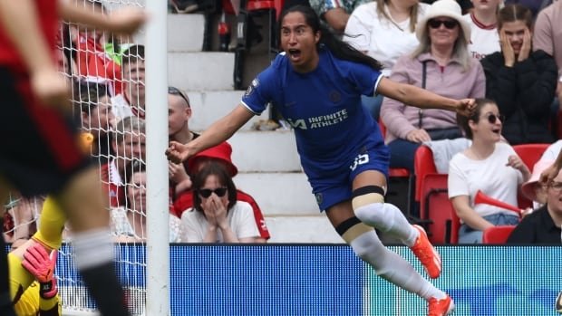 Chelsea routs Manchester United to win 5th straight Women’s Super League title