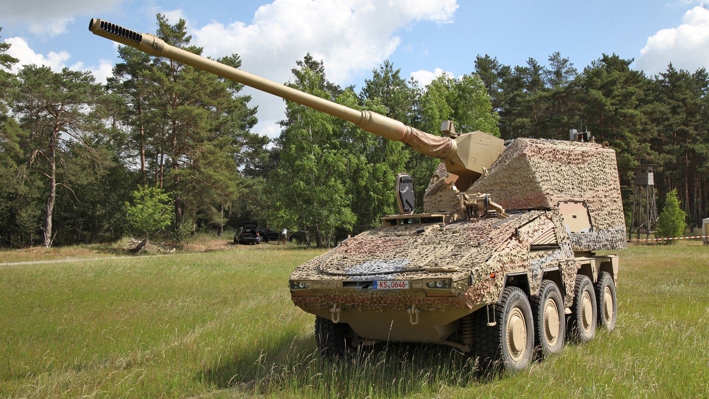 How many RCH 155 artillery systems will the British Army acquire