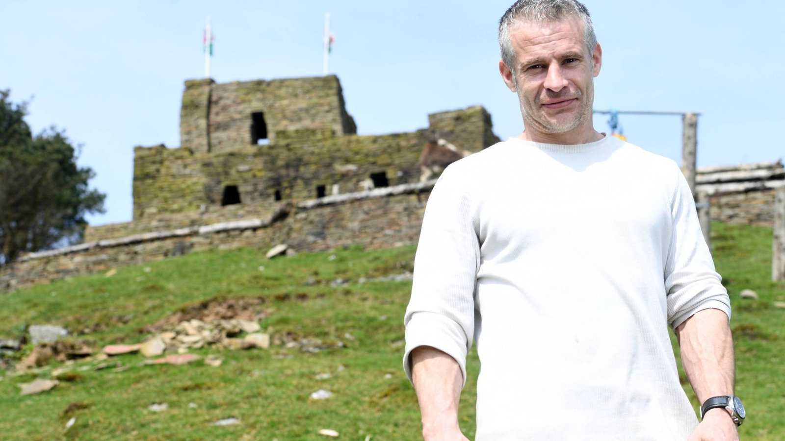 I built castle by hand but now forced to tear it down for SECOND time by council, says ‘real-life Rambo’ war hero