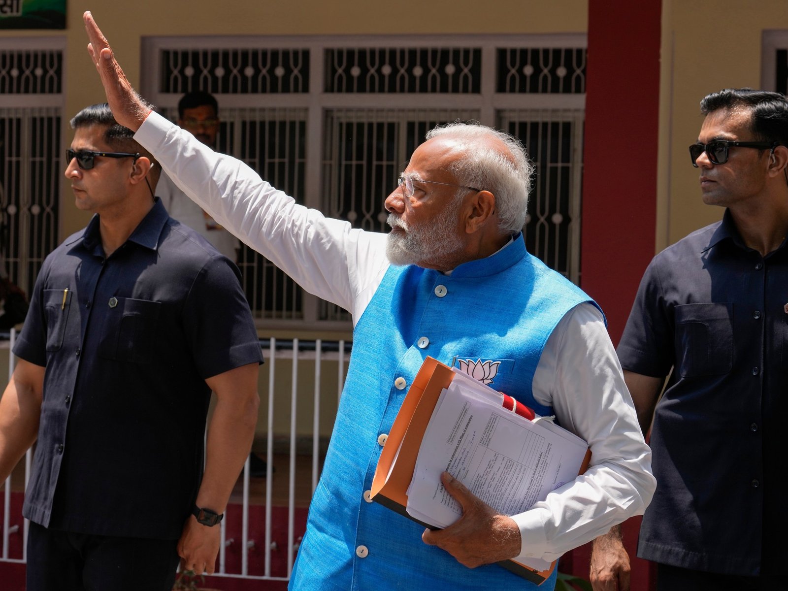 India’s final vote: In temple town Varanasi, Modi and sarees are winners | India Election 2024