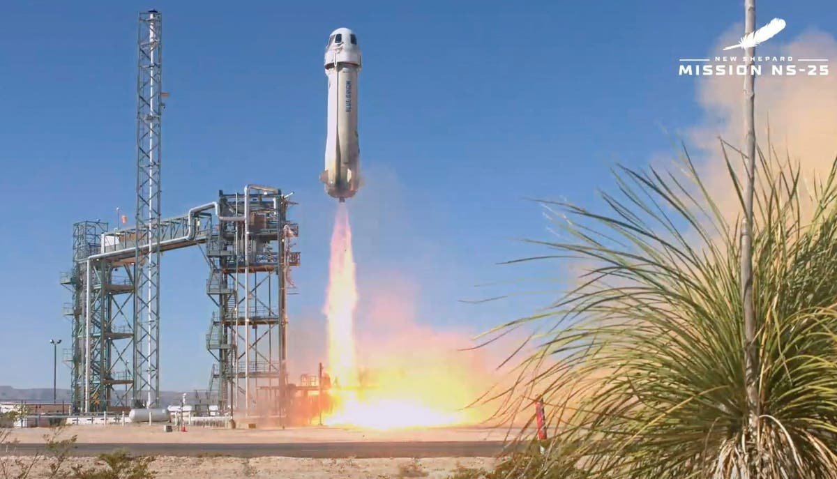 Jeff Bezos Blue Origin launches six tourists to edge of space