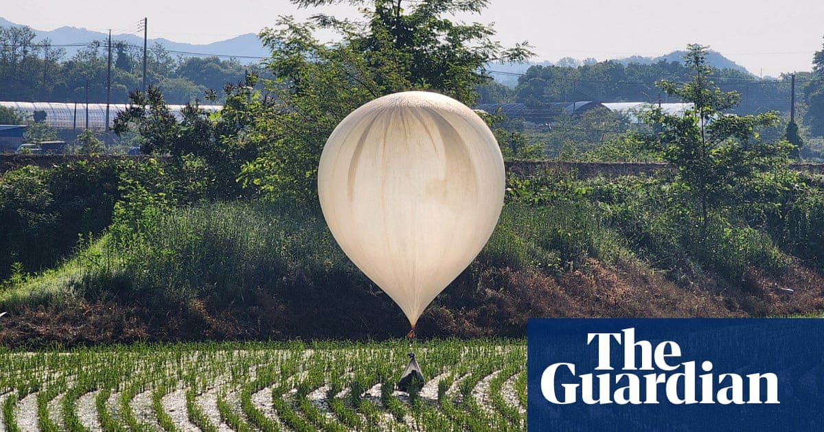 North Korea reportedly sends balloons carrying excrement into the South | South Korea