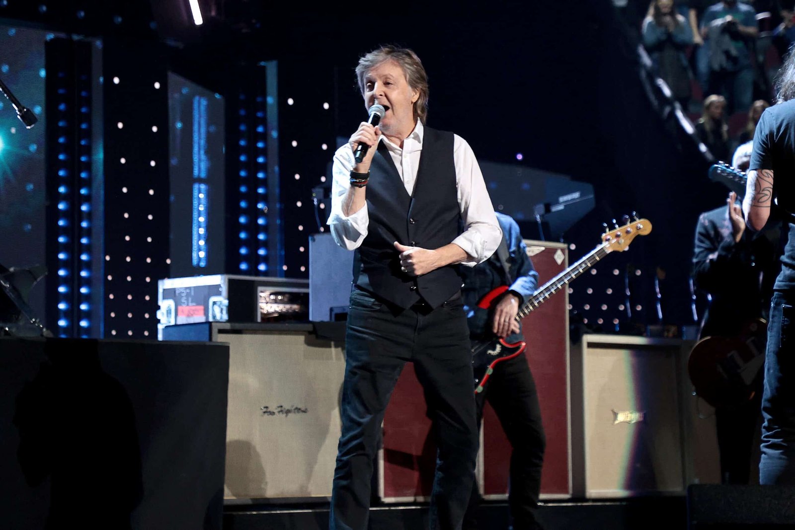 Paul McCartney becomes UKs first billionaire musician
