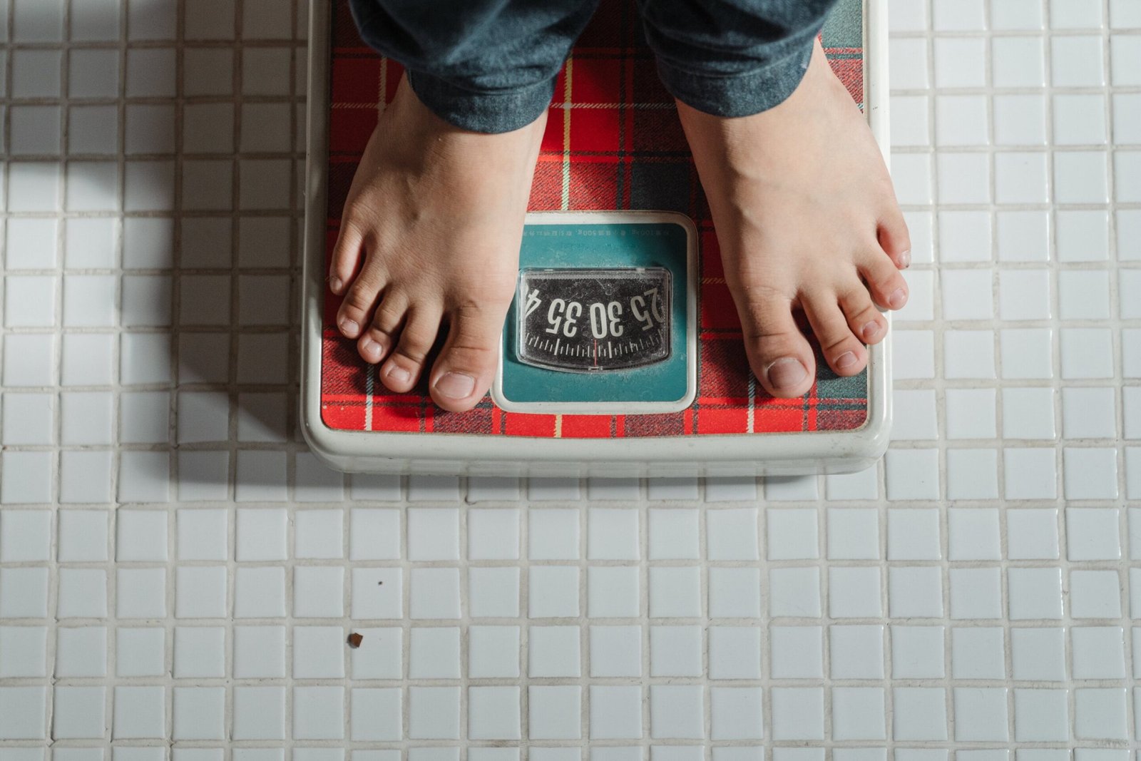 Text messages with financial incentives can help men who are living with obesity lose weight UK study finds