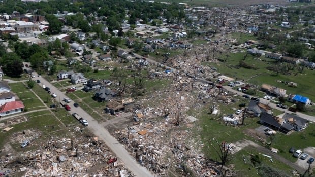 Tornadoes leave 5 dead at least 35 injured in Iowa