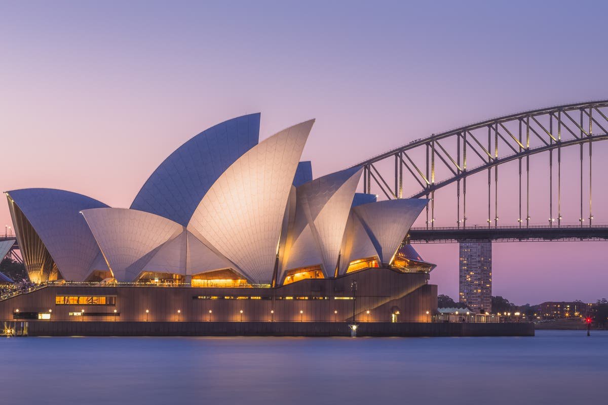 Watch Sydney Opera House illuminates as Vivid light festival begins