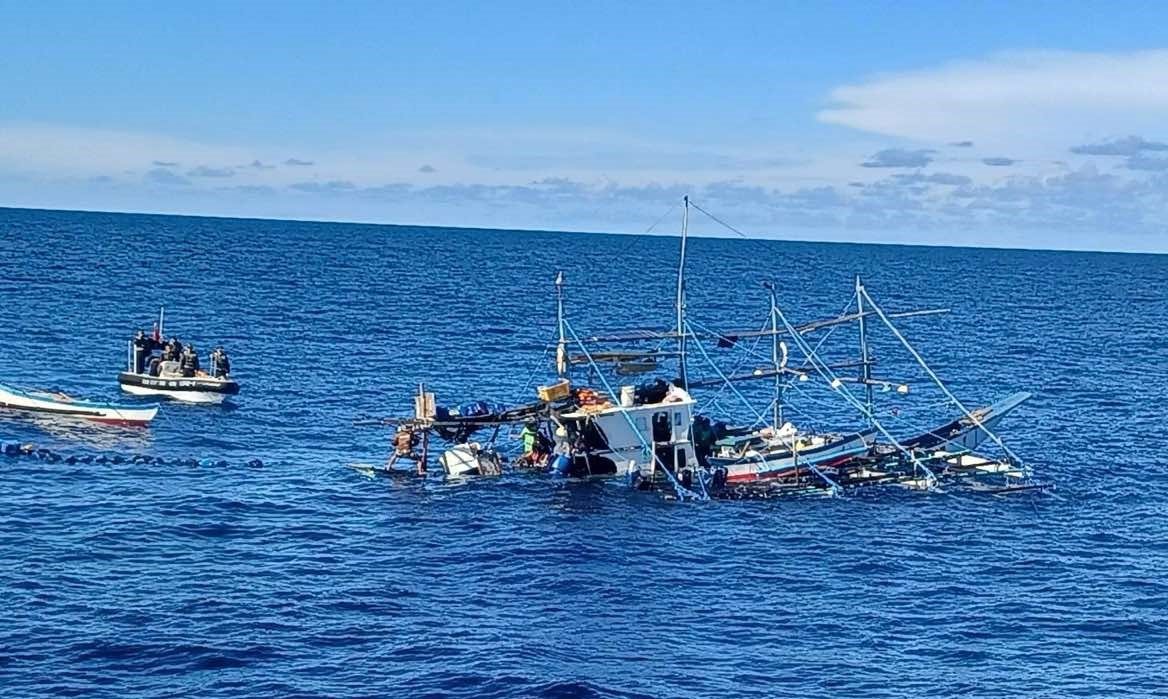 2 Pinoy fishermen hurt after boat explodes near Bajo de Masinloc