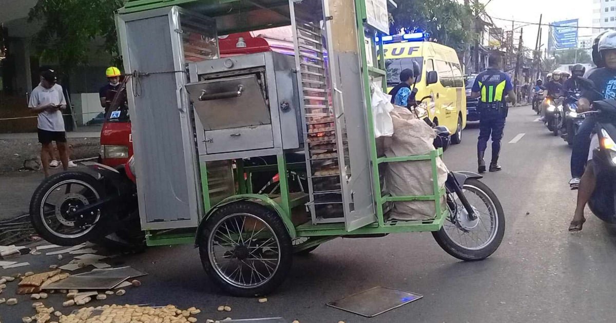 Bread scatter on the road after passenger jeepney hit a mobile bakery