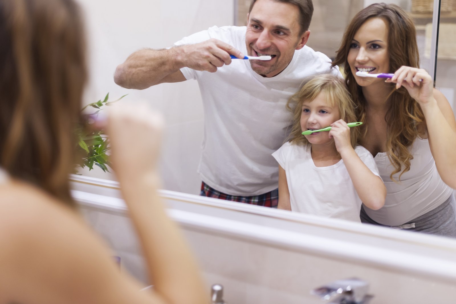 Dental Expert Shares Teeth Brushing Techniques For Radiant Smile