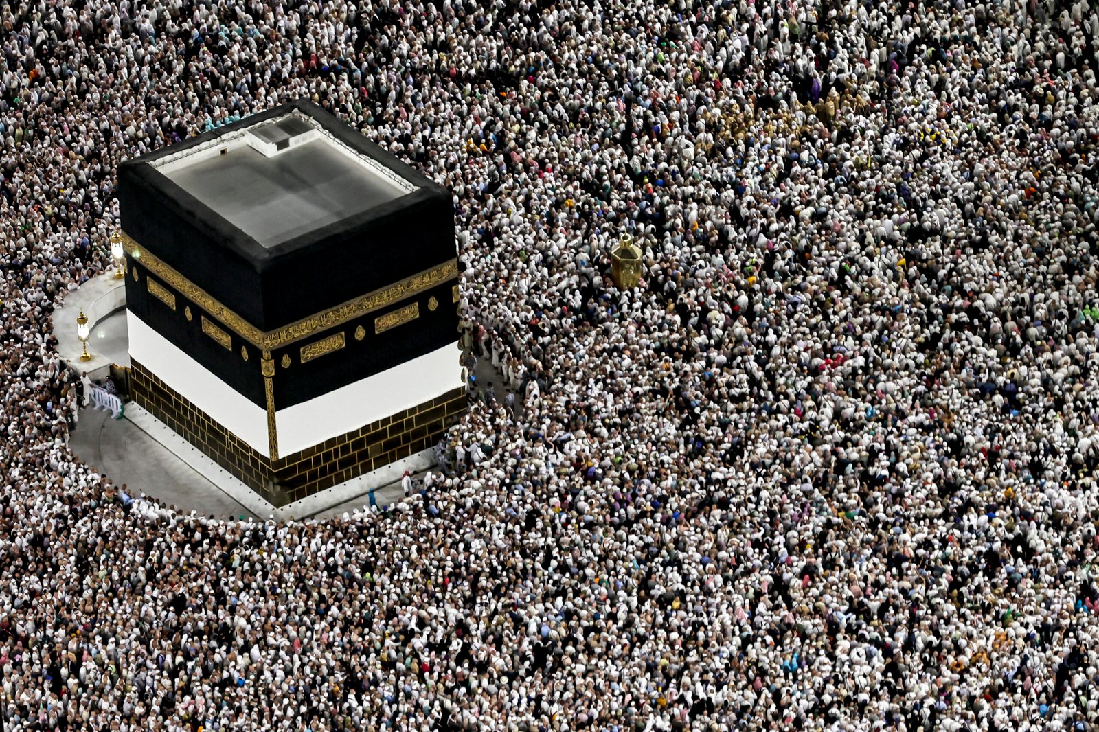 Hajj pilgrims ‘stone the devil’ as Muslims mark Eid al-Adha