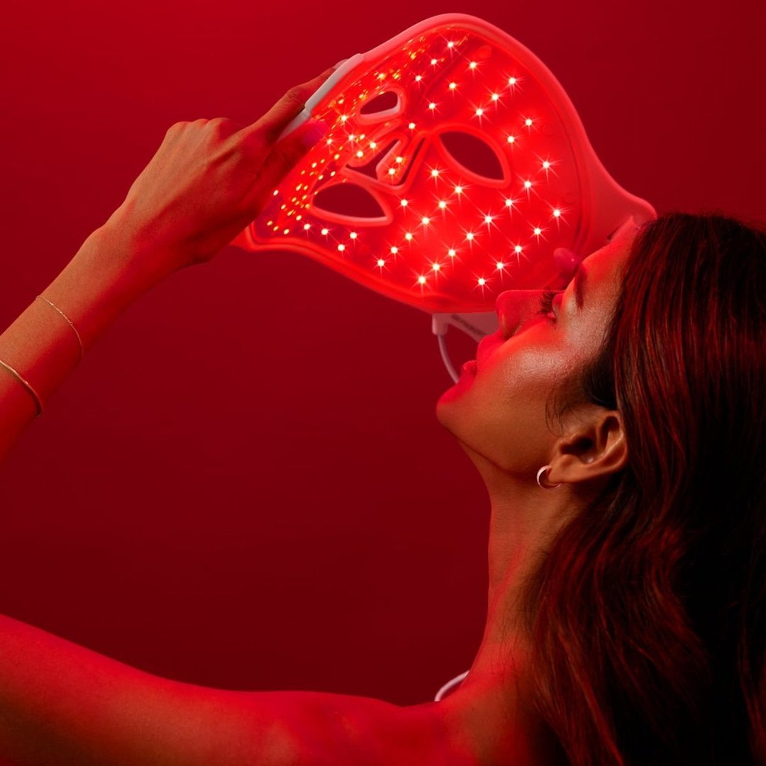 How to Reduce Wrinkles with Red Light Therapy According to an Expert
