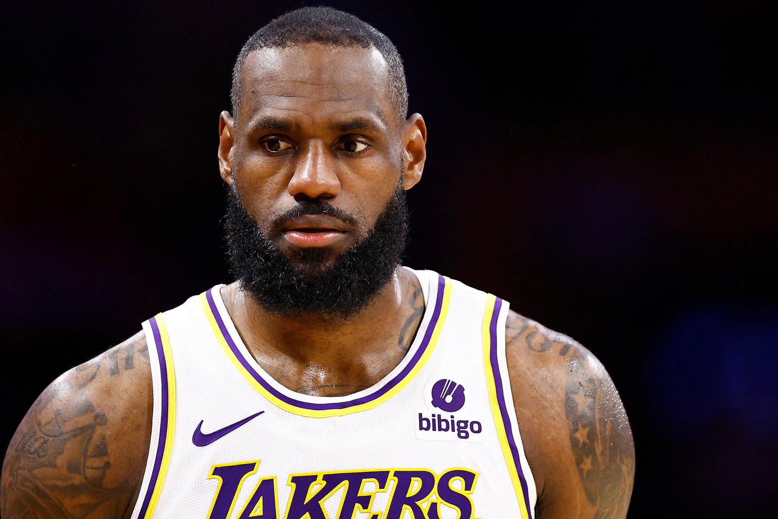 Lakers clearly hope to lock down LeBron for good next