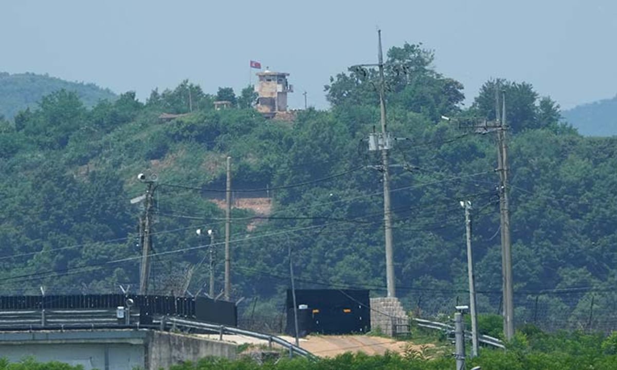 S Korean soldiers fire warning shots after N Korean troops