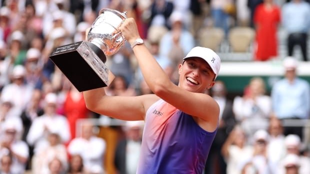 Swiatek claims 3rd straight French Open title with straight-sets win over Jasmine Paolini