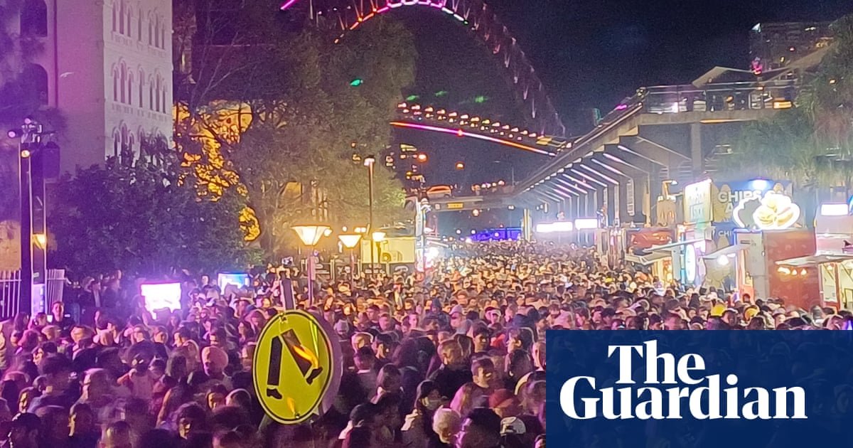 Vivid needs better crowd management, says Chris Minns after bottlenecks cause ‘near-miss incident’ | Vivid festival 2024