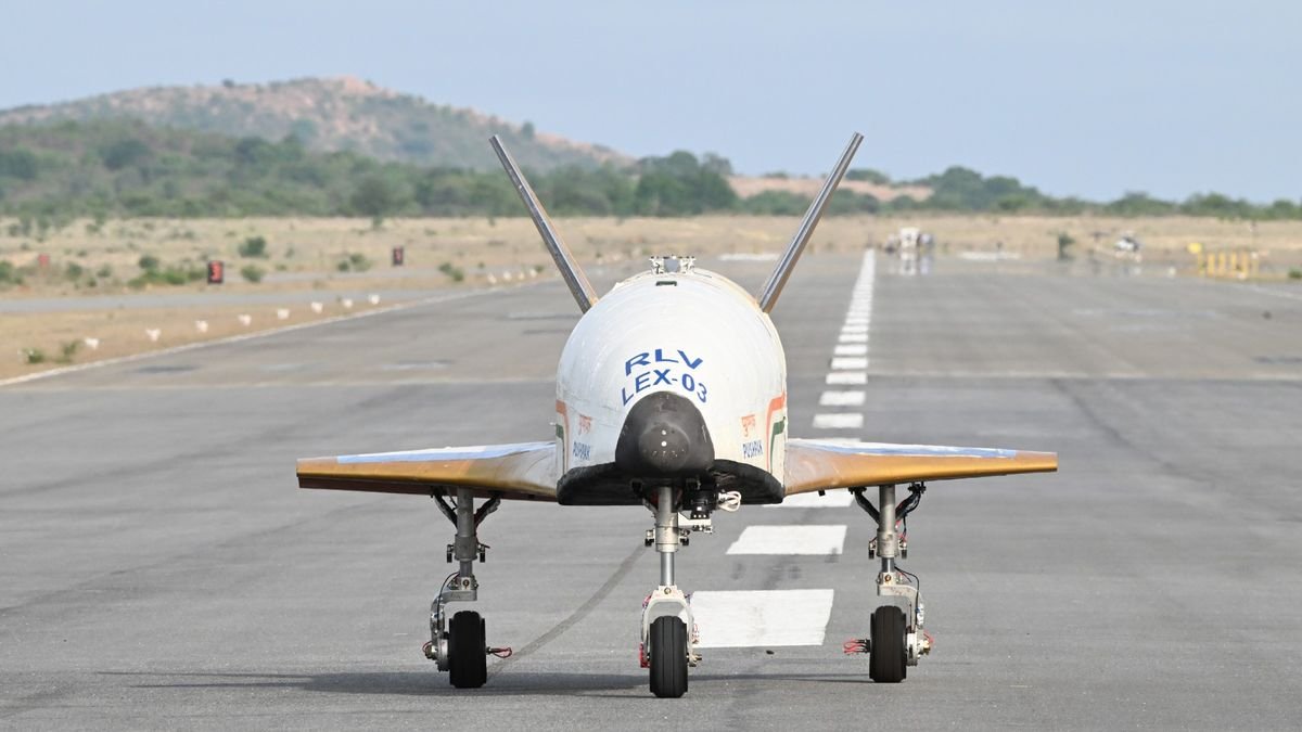 Watch India’s reusable space plane prototype ace its final landing test (video)