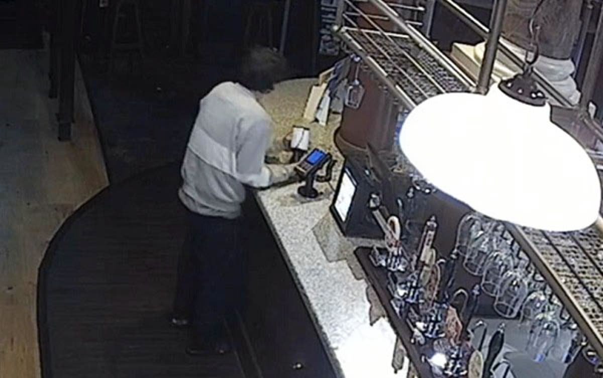 Wetherspoon pub charity box thief stopped by the public